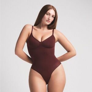 NEW Skims (M) Seamless Sculpt Bodysuit Oxblood *Limited Edition *SOLD OUT